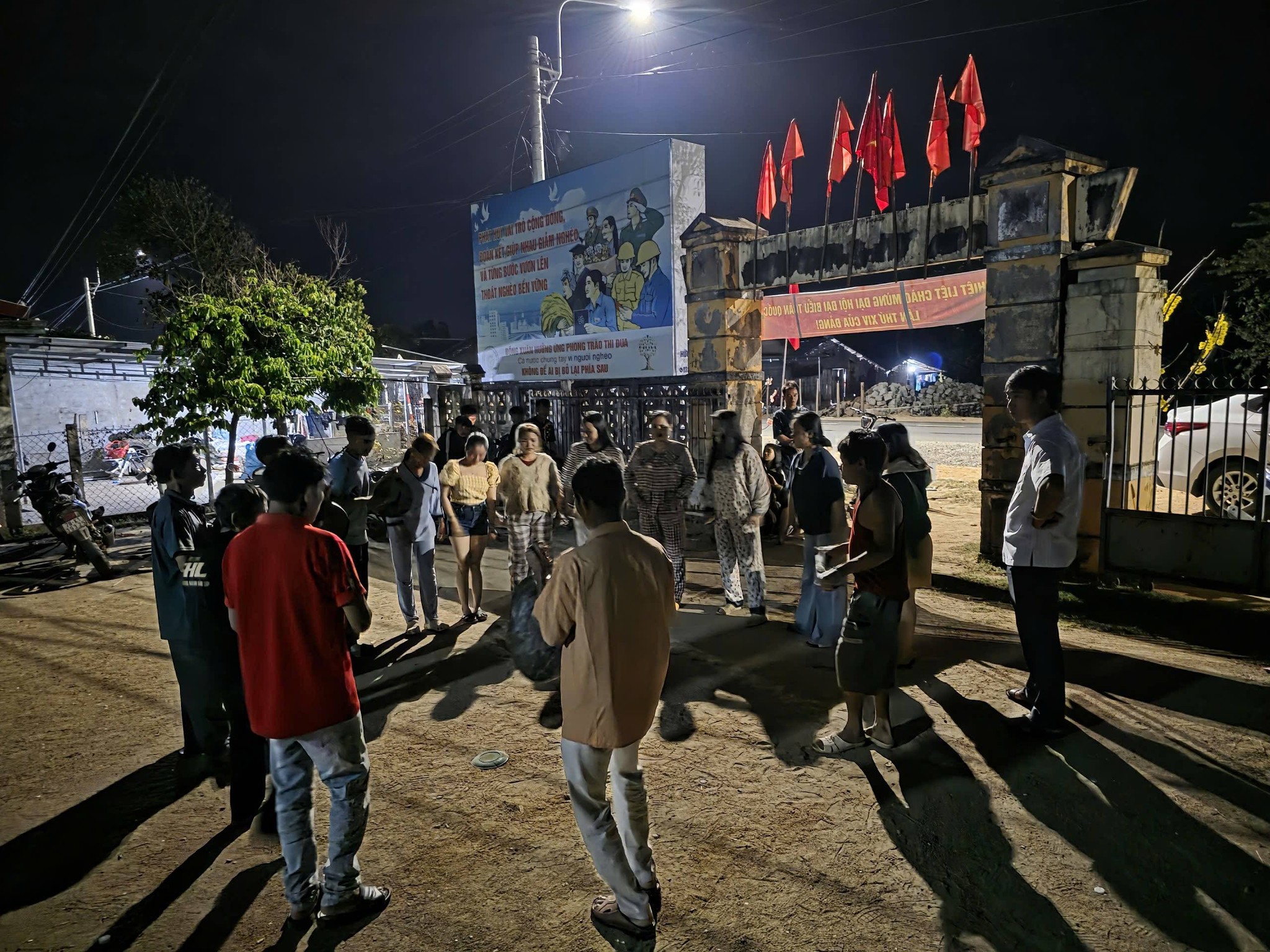 Đội nghệ nhân "Trống đôi, cồng ba, chiêng năm và múa xoang" thôn Suối Mây tập luyện chuẩn bị tham gia Ngày hội Văn hoá các Dân tộc lần thứ I, xã Ea Ô năm 2026