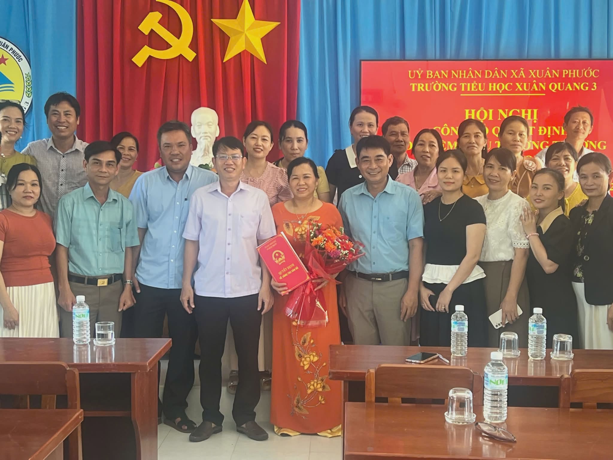 UBND XÃ XUÂN PHƯỚC CÔNG BỐ QUYẾT ĐỊNH BỔ NHIỆM HIỆU TRƯỞNG TRƯỜNG TIỂU HỌC XUÂN QUANG 3