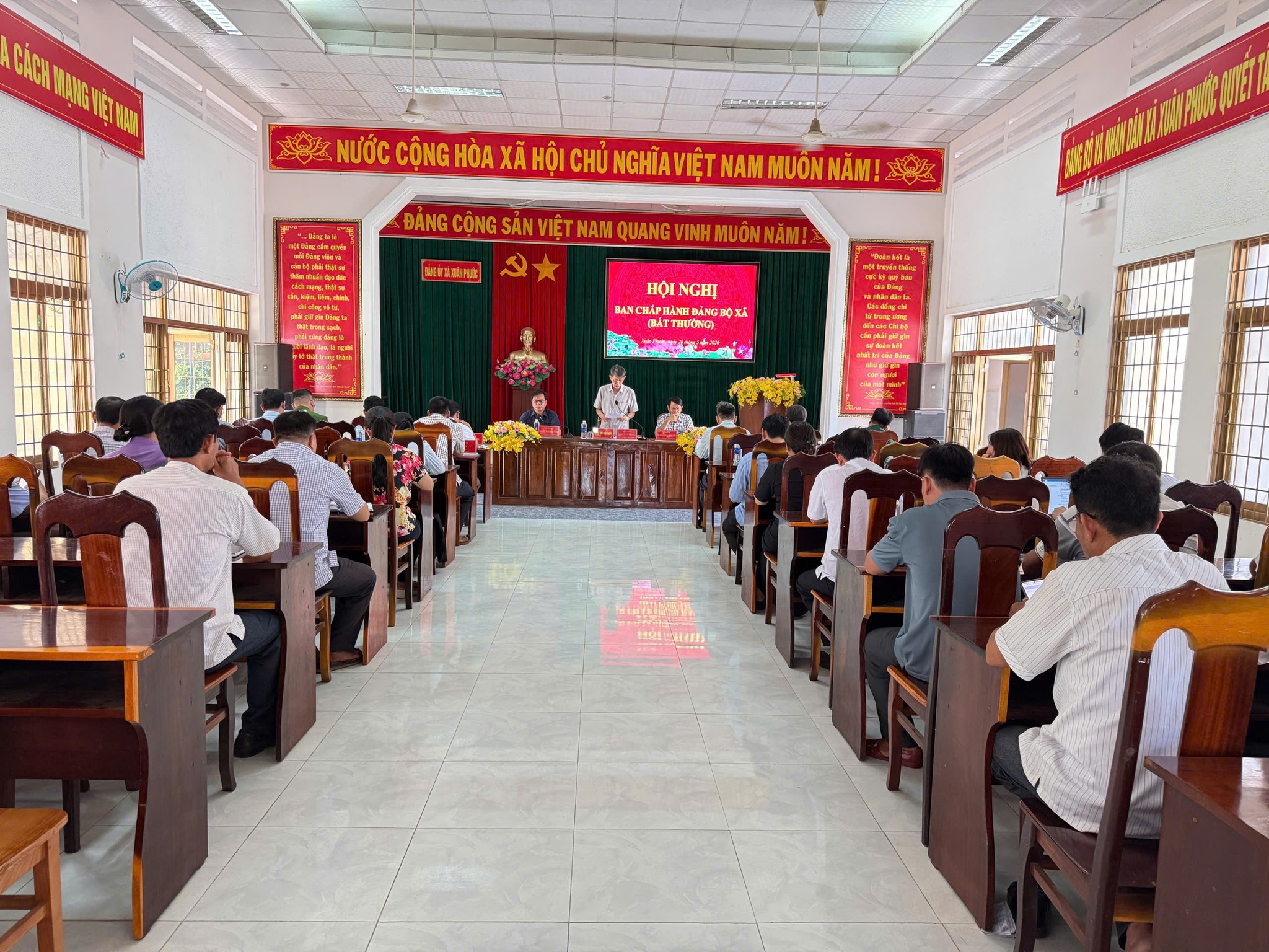 Đảng ủy xã Xuân Phước tổ chức hội nghị Đảng ủy (bất thường)
