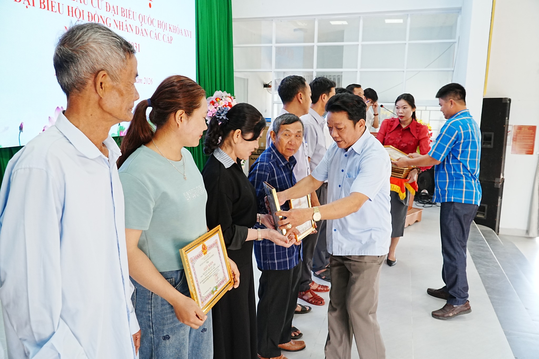 khen-thuong-bcjpg8pg