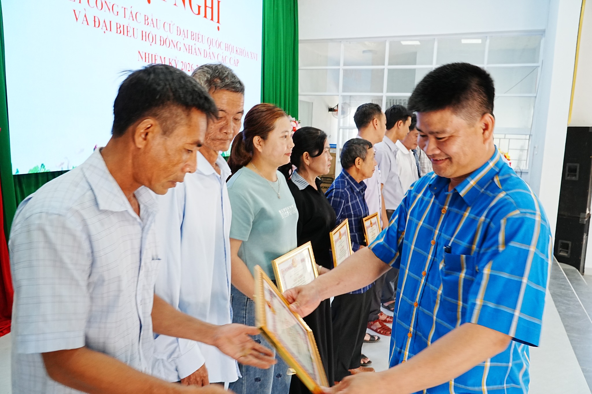 khen-thuong-bcjpg9pg