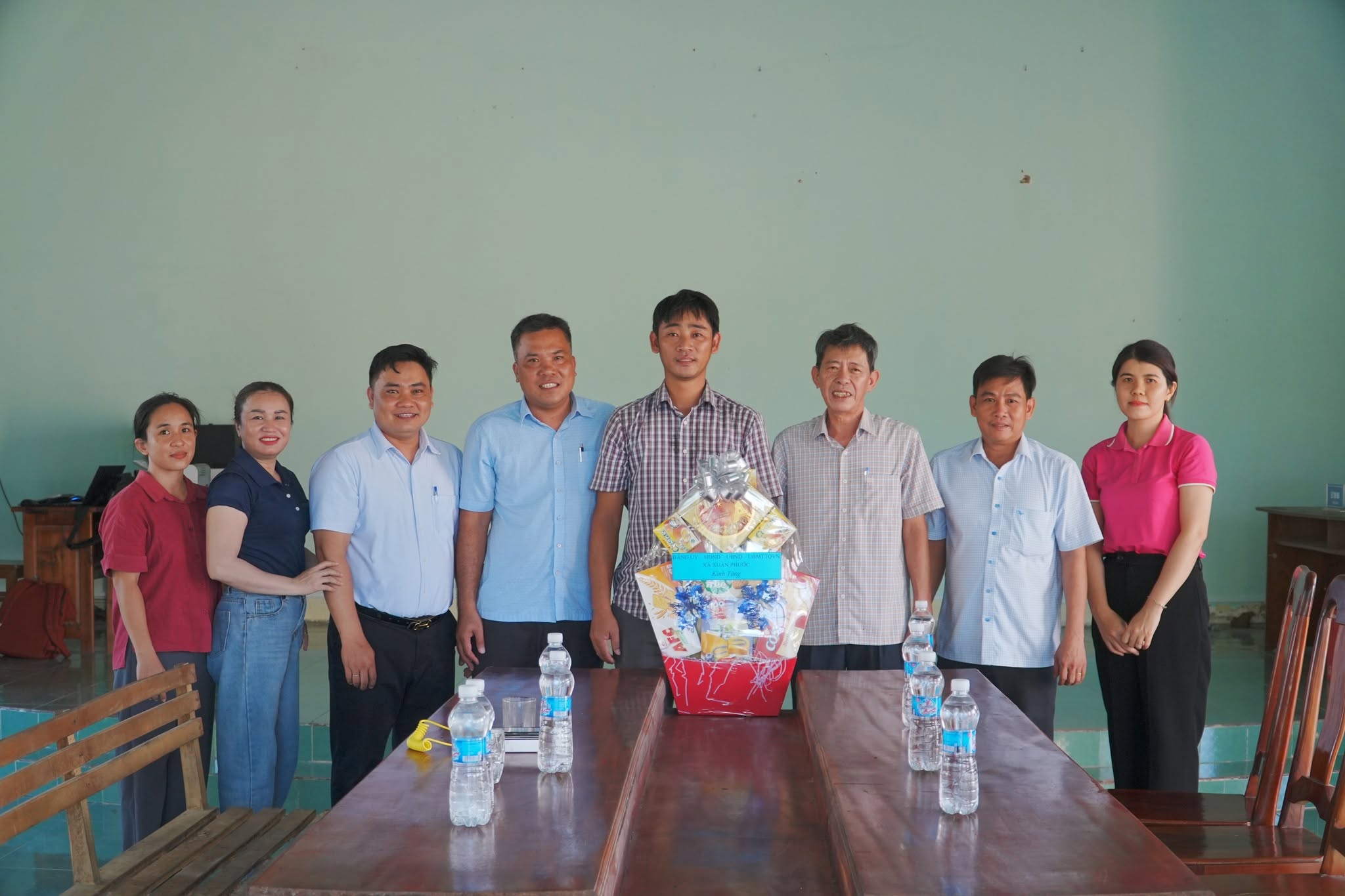 Lãnh đạo xã Xuân Phước thăm, chúc mừng nhân kỷ niệm 101 năm Ngày Báo chí Cách mạng Việt Nam