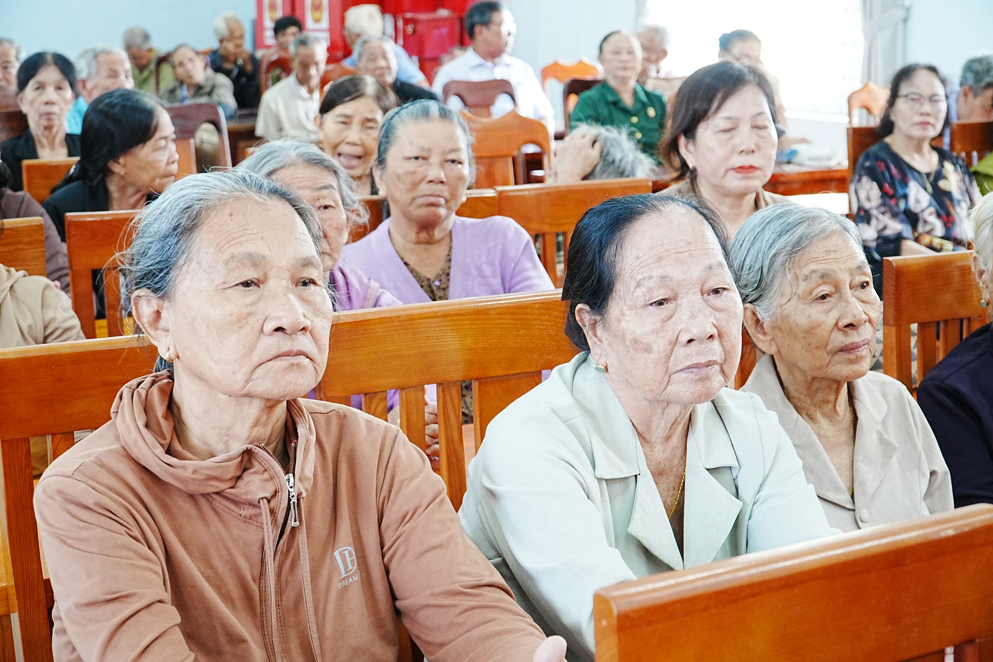 toa-dam-ky-nie-12jpg