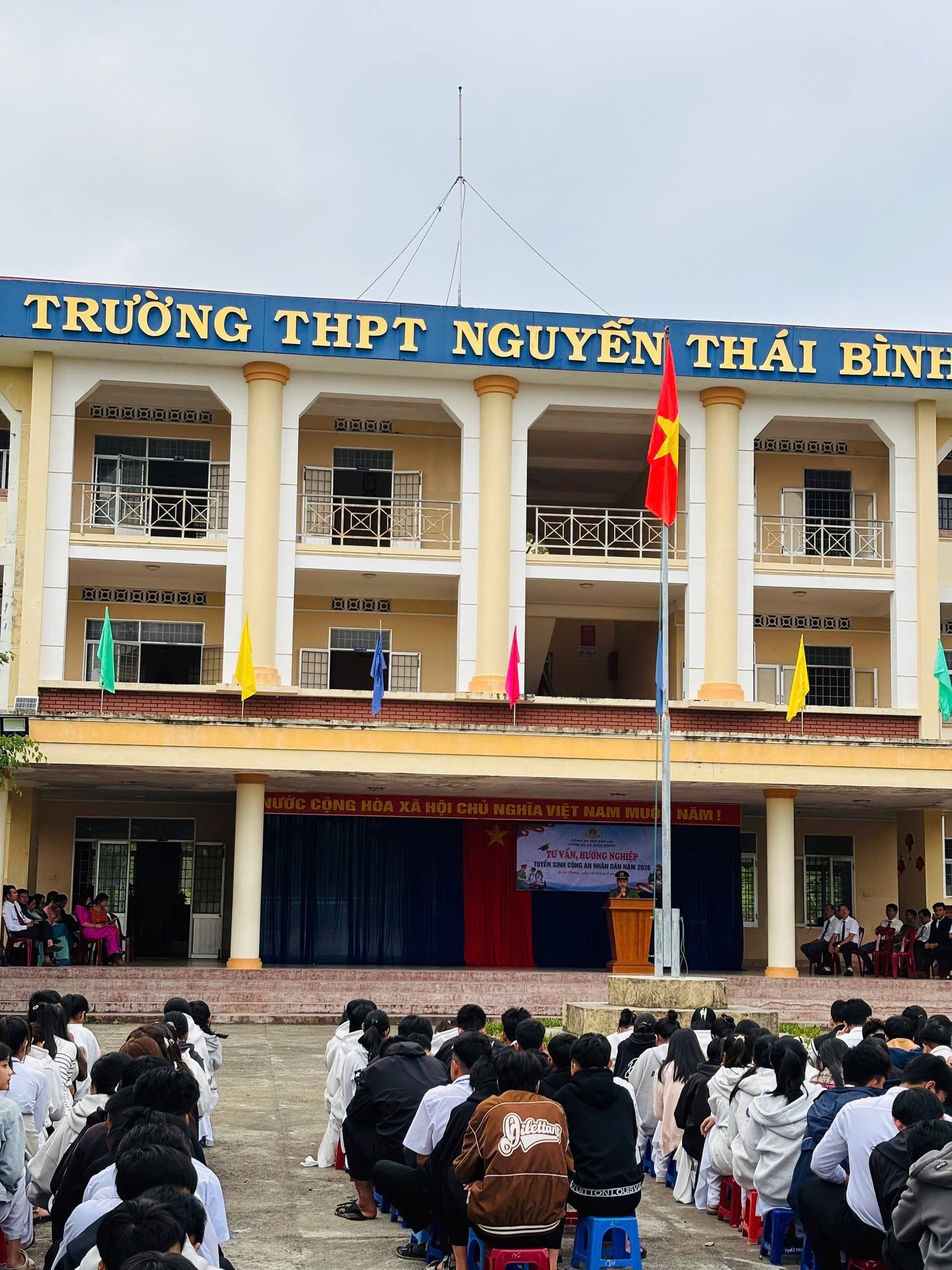 CÔNG AN XÃ XUÂN PHƯỚC TỔ CHỨC TUYÊN TRUYỀN, HƯỚNG DẪN CÔNG TÁC TUYỂN SINH CAND NĂM 2026 TẠI TRƯỜNG THPT NGUYỄN THÁI BÌNH