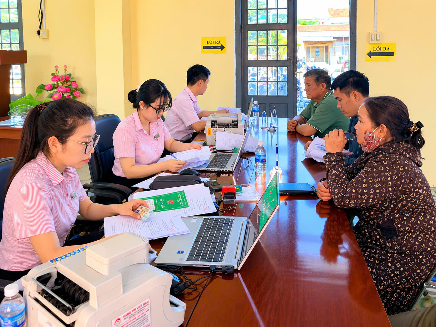 Ngân hàng chính sách xã hội Đồng Xuân đẩy mạnh giải ngân không dùng tiền mặt