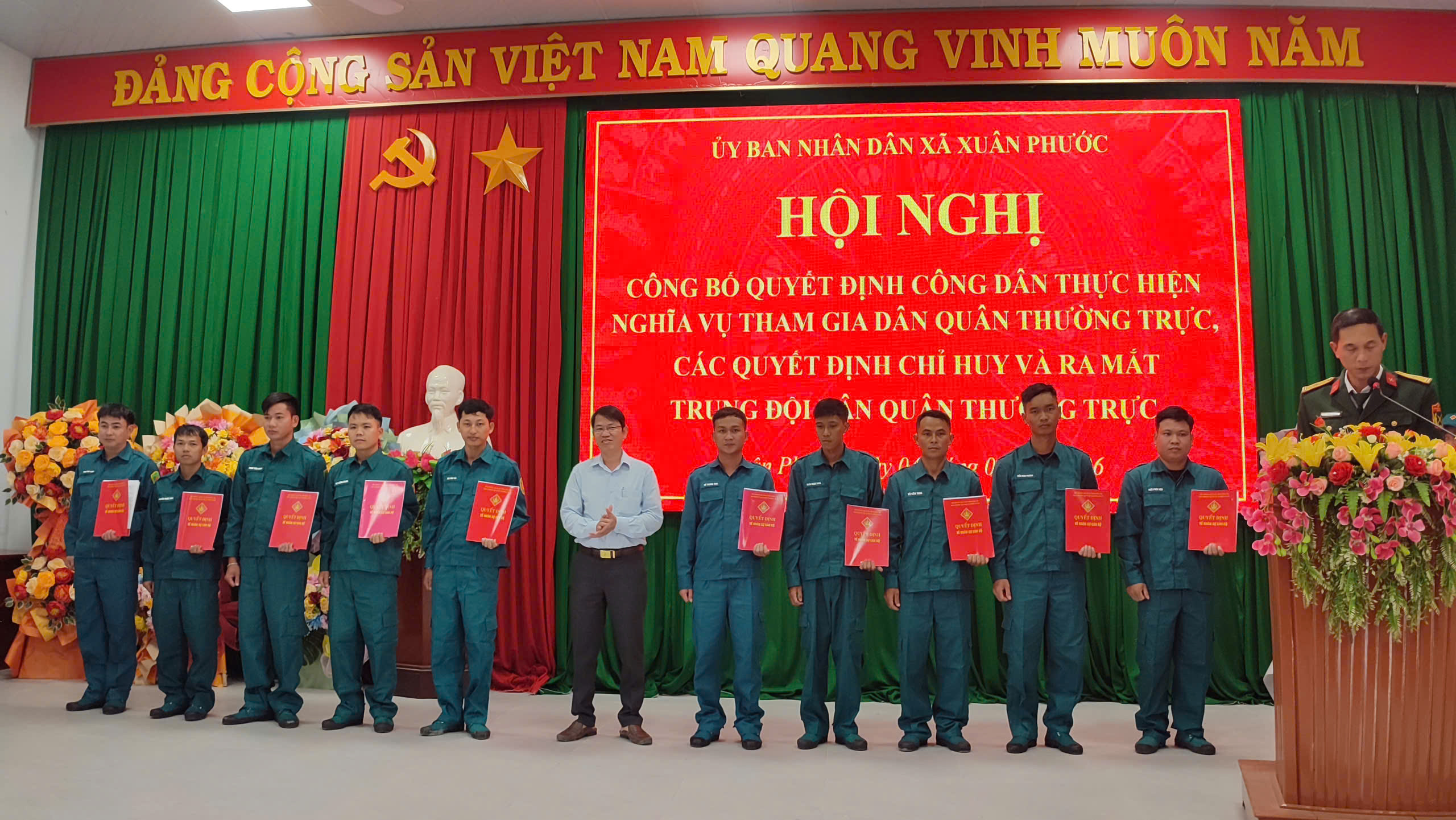 UBND xã Xuân Phước công bố các quyết định về Dân quân thường trực xã