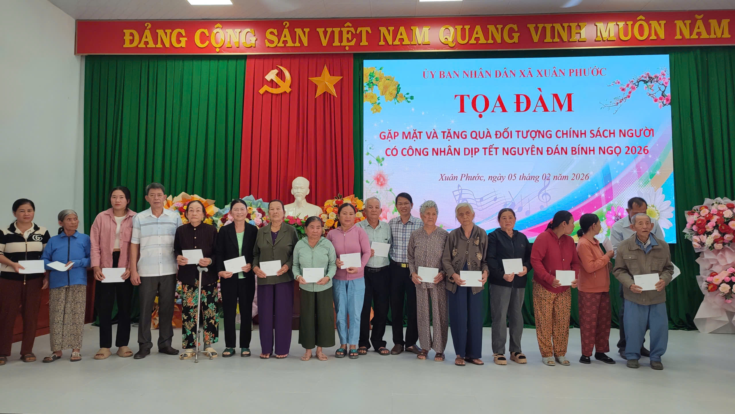 Xã Xuân Phước gặp mặt tọa đàm tặng 202 suất quà Tết cho đối tượng chính sách